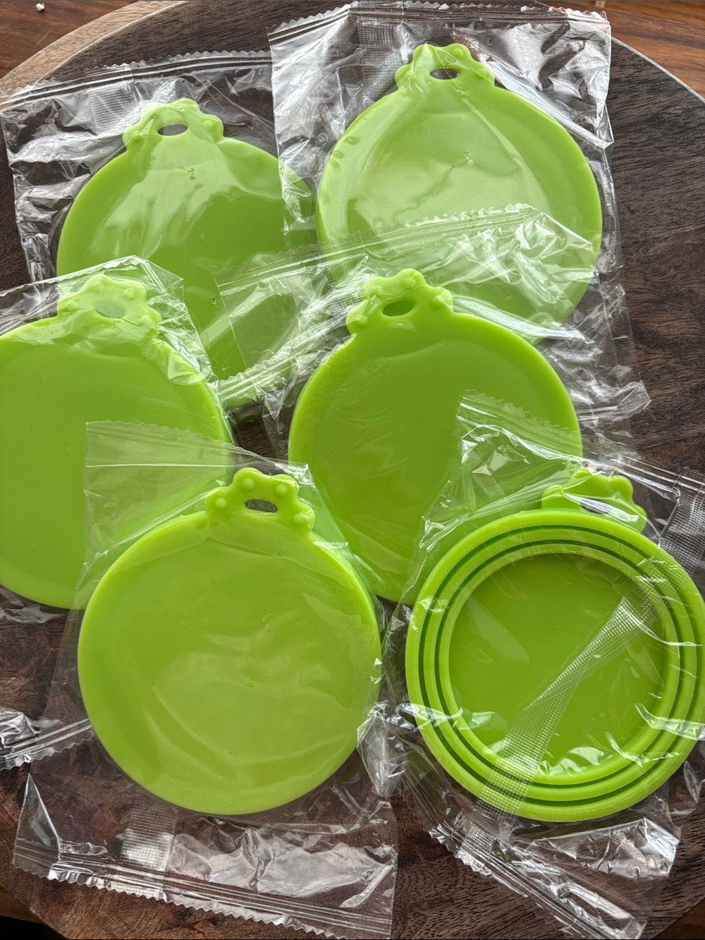 Universal can covers Bright Green Silicone Lid Covers for pet food Pack of 6 new